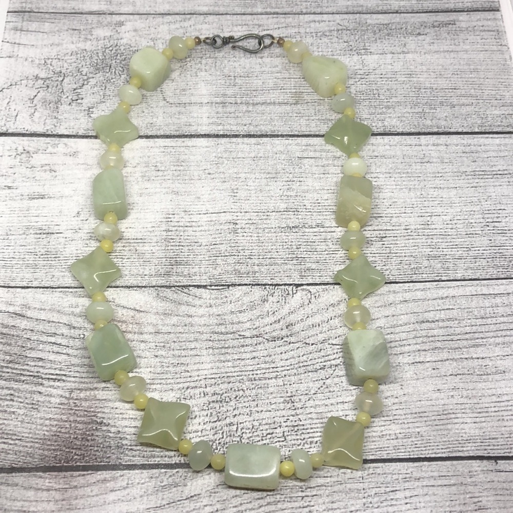 Vintage artisan natural green stone gemstone sterling silver clasp necklace boho